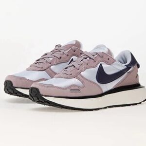 Nike Wmns Phoenix Waffle sneaker in light violet ore dark raisin. NWOB. Size 9